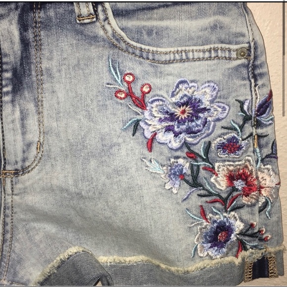 Women’s/Juniors Arizona Jean Co High Waisted 2 1/2” Denim Shorts Size 5 NWT - Picture 5 of 8